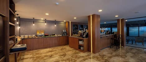 Petit déjeuner buffet compris tous les jours
