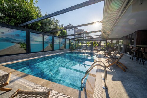 Coastline Orange Hotel