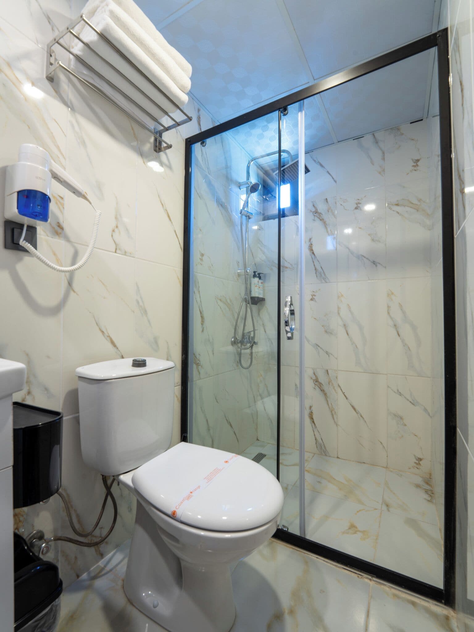 Standardzimmer, Nichtraucher, Balkon | Badezimmer | Dusche, Haartrockner, Hausschuhe, Handtücher