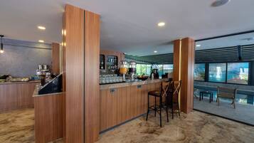Bar im Pool