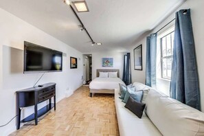 1 chambre, fer et planche à repasser, Wi-Fi gratuit, draps fournis