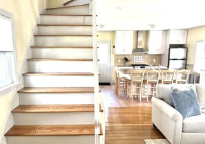 Interior - Falmouth Retreat Near Beaches, Golf Courses,  Restaurants, Shopping and all the Cape Offers (Falmouth)