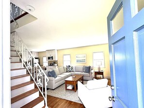 Smart TV, books - Falmouth Retreat Near Beaches, Golf Courses,  Restaurants, Shopping and all the Cape Offers (Falmouth)