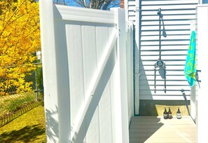 Property grounds - Explore Beaches, Golf Courses,  Restaurants, Shopping and all the Cape Offers from our Falmouth Home (Falmouth)