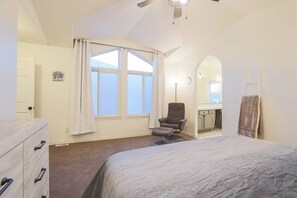 3 slaapkamers, een strijkplank/strijkijzer, reisbedje, gratis wifi