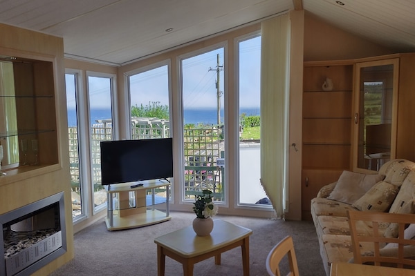 Deluxe Chalet, 3 Bedrooms, Kitchen | Living area | Fireplace, toys