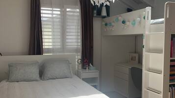 3 chambres, fer et planche à repasser, Wi-Fi, draps fournis