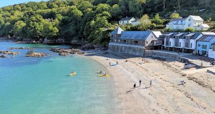 Cornwall Beachfront Stay | Walk to Pubs & Pasties