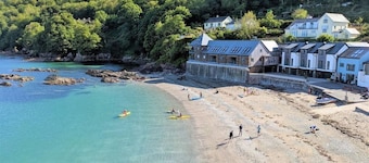 Cornwall Beachfront Stay | Walk to Pubs & Pasties