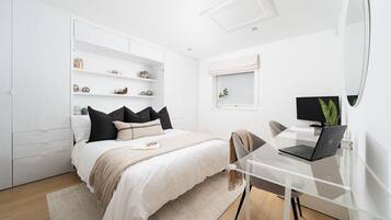 3 bedrooms, desk, iron/ironing board, WiFi