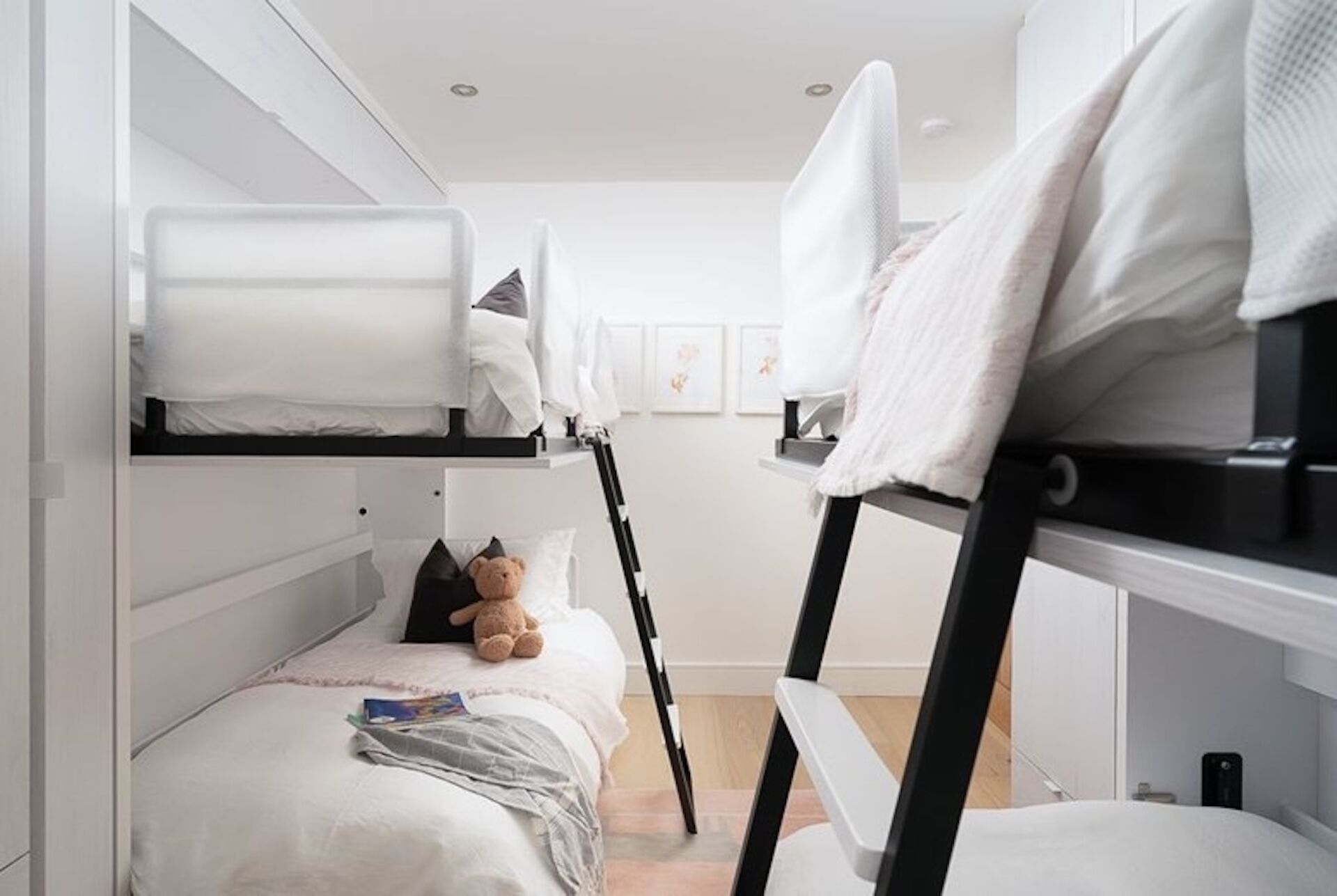 3 bedrooms, desk, iron/ironing board, WiFi