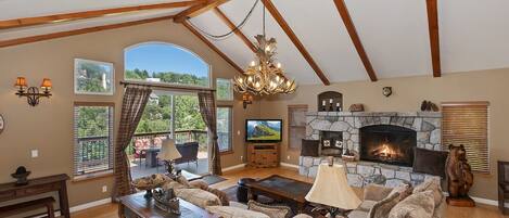 Smart TV, fireplace, stereo