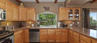 Spacious Retreat, AC, Pool Table, Arcade Room