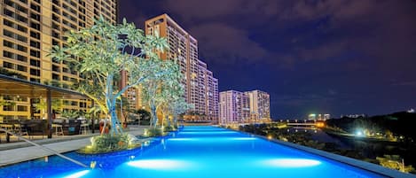 2 piscinas al aire libre