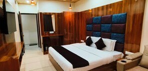 Habitación doble estándar | Caja de seguridad en la habitación, insonorización y wifi gratis