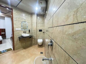 Standard-Doppelzimmer | Badezimmer