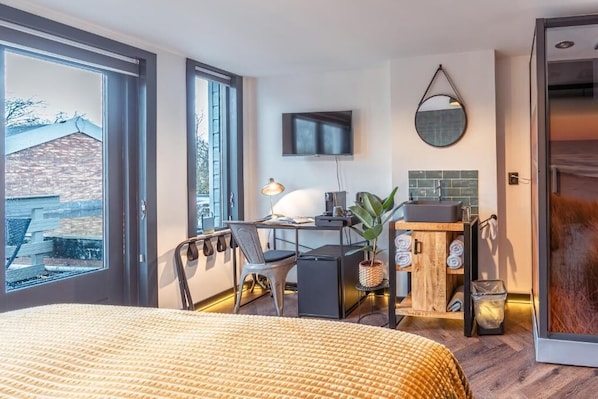 Deluxe Room, Balcony | In-room safe, desk, laptop workspace, free WiFi