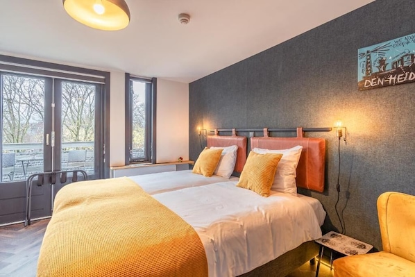 Chambre Deluxe, balcon | Coffres-forts dans les chambres, bureau