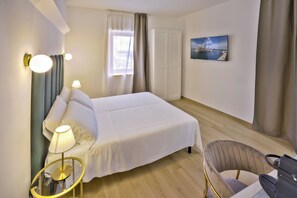 書桌、筆電工作空間、免費無線上網