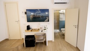 Escritorio, espacio para trabajar con un portátil, wifi gratis