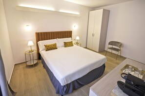 Suite, balkon, pemandangan laut | Meja kerja, ruang kerja ramah laptop, dan Wi-Fi gratis