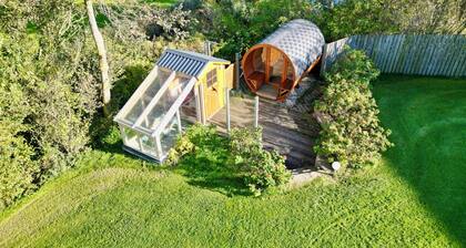 Friesenhof Schulze-Warft, Ferienwohnung Schluut unter Reet am Nordseedeich