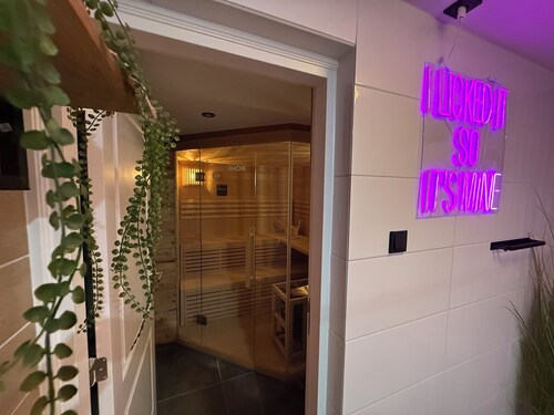 Schanskerhof Apartment next to THERMEN BAD NEWESCHANS indoor SAUNA