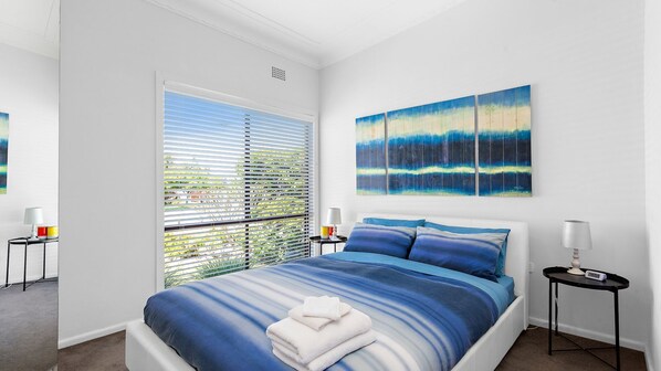 3 bedrooms, desk, free WiFi, bed sheets - Windang Beach Retreat (Windang)