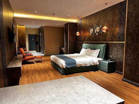 Deluxe Double Room, 1 King Bed | 1 bedroom, premium bedding, down comforters, memory foam beds