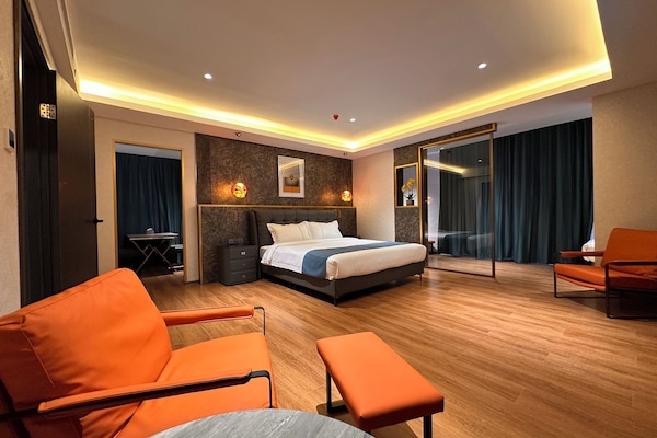 Family Suite, Multiple Beds | Premium bedding, down comforters, memory foam beds, desk