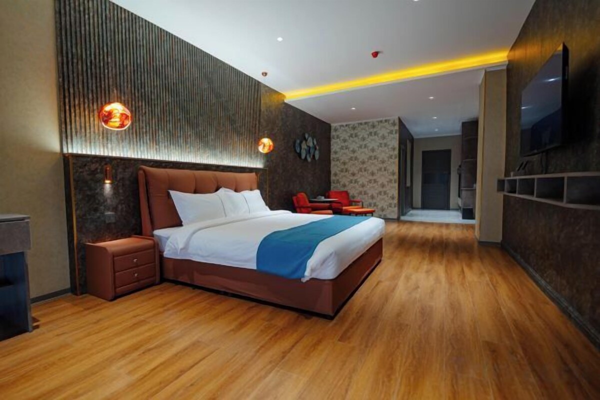 Premium bedding, down comforters, memory foam beds, desk