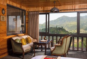 Habitació doble de disseny, llar de foc, vistes a la muntanya | Vista de la muntanya