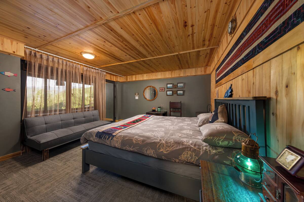 Camera Superior, vasca da bagno, vista montagna | 1 camera, con stile personalizzato, Wi-Fi gratuito, lenzuola