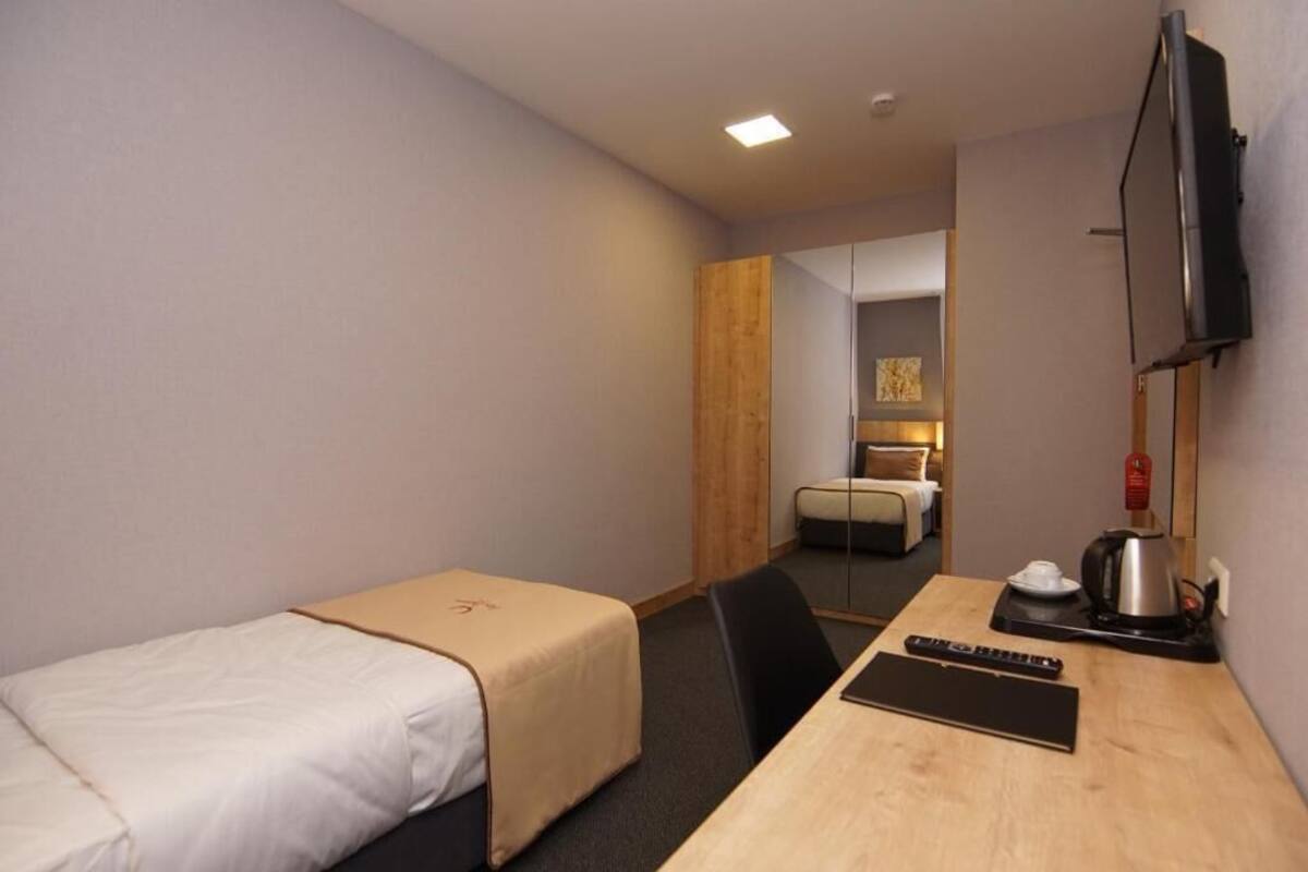 Habitación individual económica, baño compartido | Escritorio, espacio para trabajar con un portátil, wifi gratis