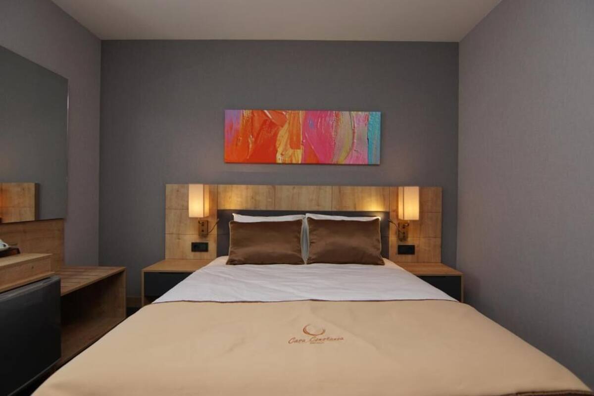 Habitación económica doble, baño compartido | Escritorio, espacio para trabajar con un portátil, wifi gratis