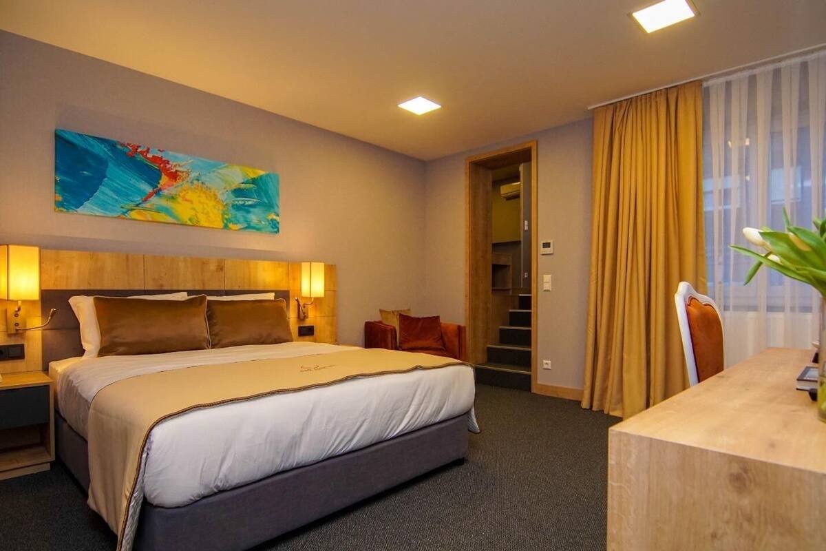 Suite Confort, baño privado | Escritorio, espacio para trabajar con un portátil, wifi gratis