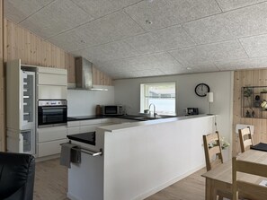 冰箱、微波炉、洗碗机、厨具/餐具