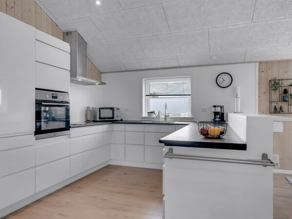Fridge, microwave, dishwasher, cookware/dishes/utensils