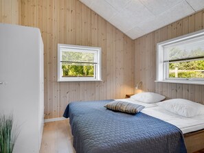 3 bedrooms, WiFi - "Ebertine" - 740m to the fjord by Interhome (Storvorde)