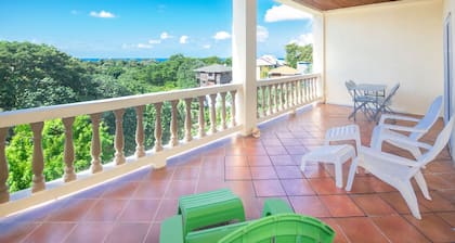 2-bedroom condo in West End at Sunset Villas with WiFi, AC and Ocean View
