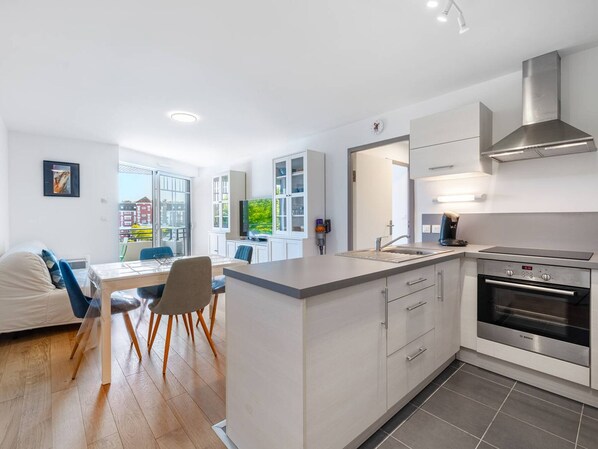 Wasserkocher mit Kaffee-/Teezubehör