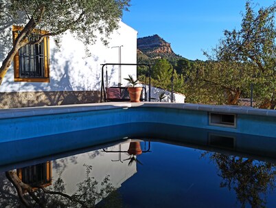 Naturaleza y Vino!  Habitación en Casa Rural con piscina al pie del Monte Arabí