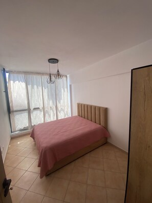 1 dormitorio, tabla de planchar con plancha, wifi