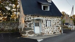 A stone building with a sloped roof, a small window, and a door. - Charming House in Cros - 3 pers, Volcano Park (Cros)