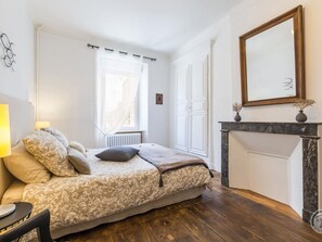 2 bedrooms, free WiFi, bed sheets - Charming house with patio near Normandy's tourist attractions (La Haye-Pesnel)