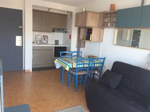 TV - Beachfront apartment for 4 with parking (Argelès-sur-Mer)
