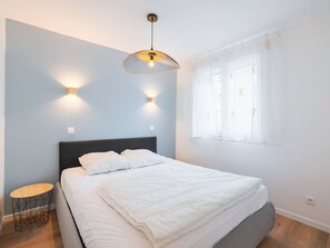 Room - Charming Renovated Downtown Apartment with Balcony, 4 Sleeps, Wifi (Le Touquet-Paris-Plage)