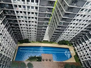 Pool - 5-star stay minutes away from MOA Complex | Netflix + Self check-in (Pasay)