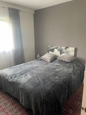 1 habitación, tabla de planchar con plancha, wifi y ropa de cama 