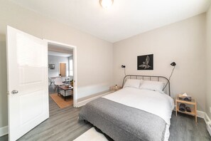 2 bedrooms, desk, WiFi, bed sheets